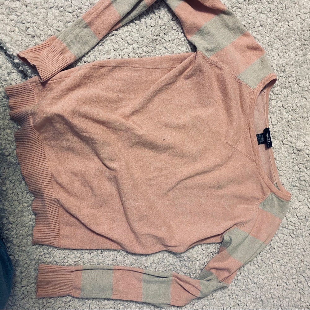 Pink sweater - Picture 2 of 3